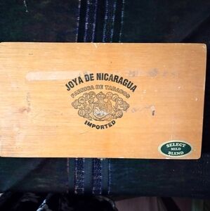 Joya de Nicaragua cigar box vintage